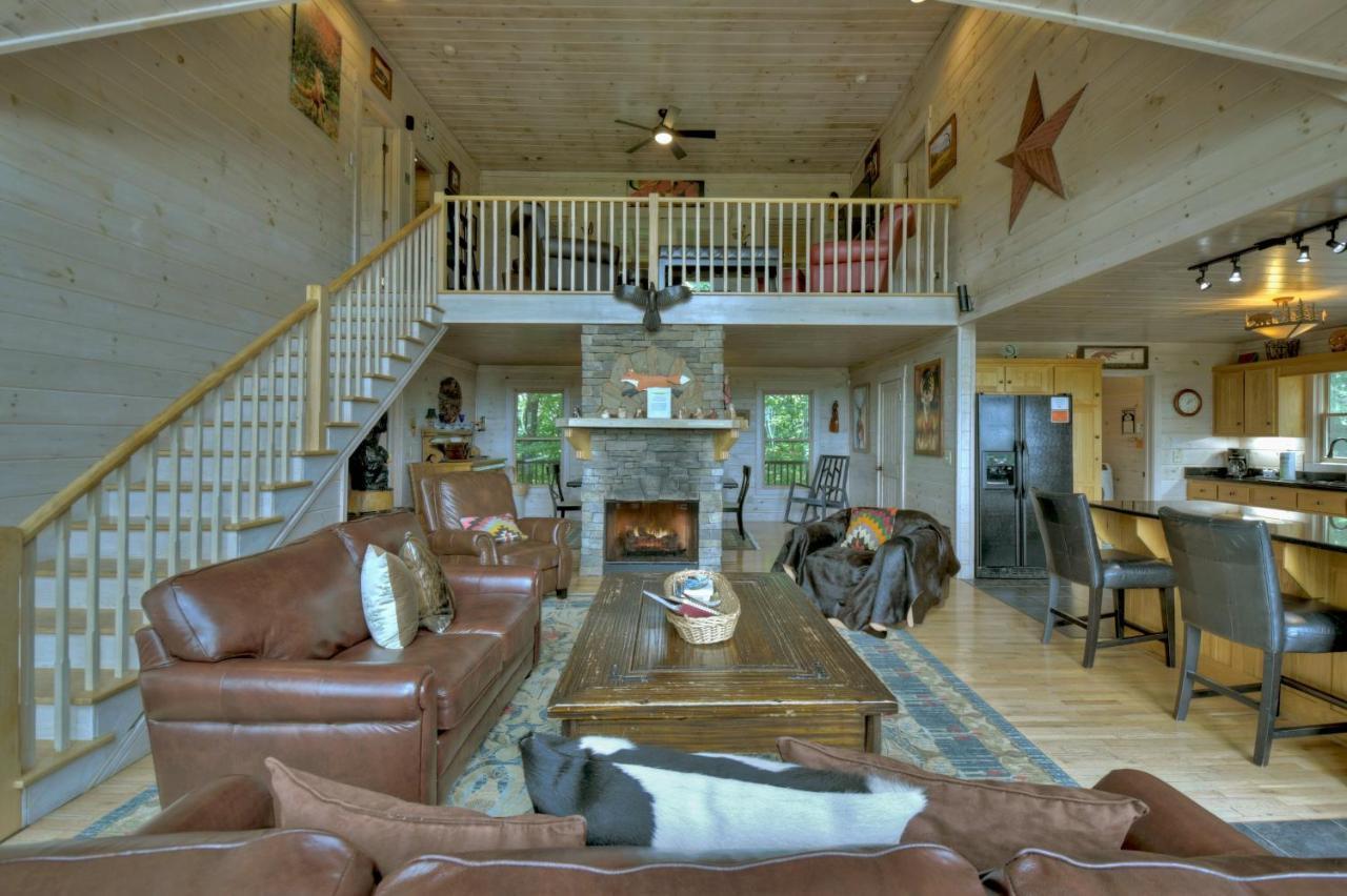 Champagne Chalet - Cuddleup Villa Morganton Eksteriør billede
